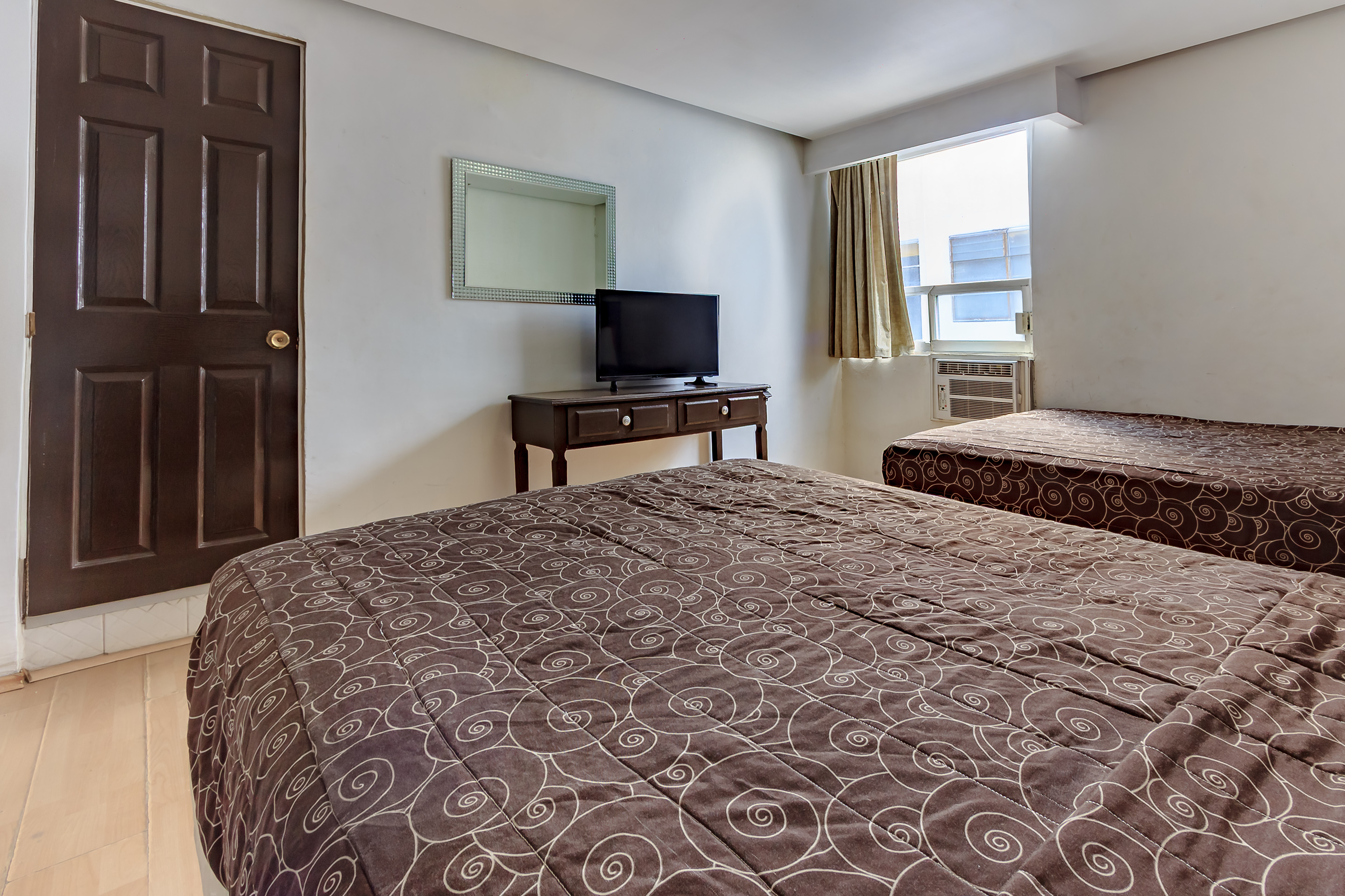 غرفة قياسية بسريرين، Capital O Hotel Colon Express Guadalajara 2/3