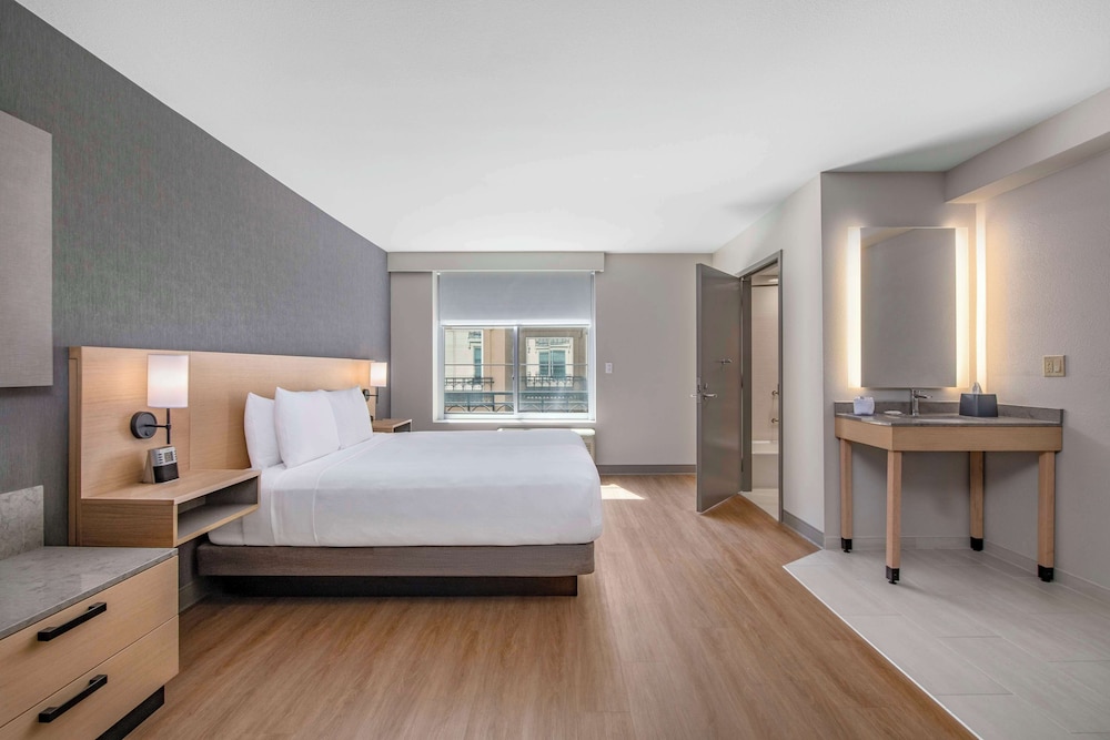 Specialty, King Bed, Sofa, Corner