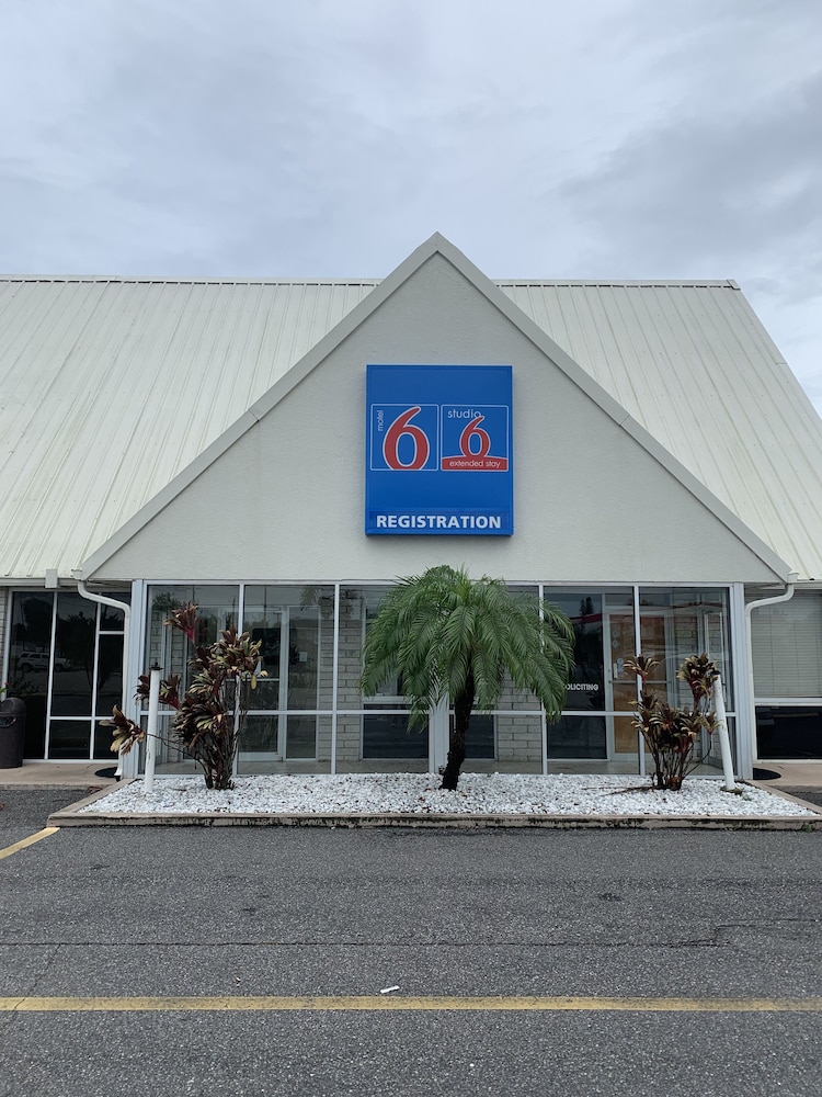 Motel6 Englewood, FL 4/64