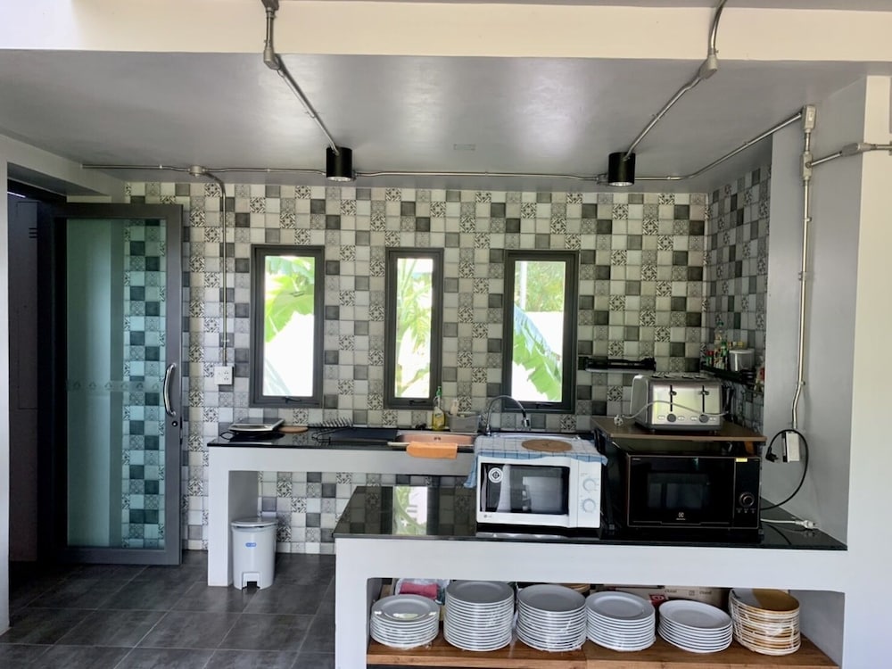 Atom Phuket Hotel -SHA Plus 14/50