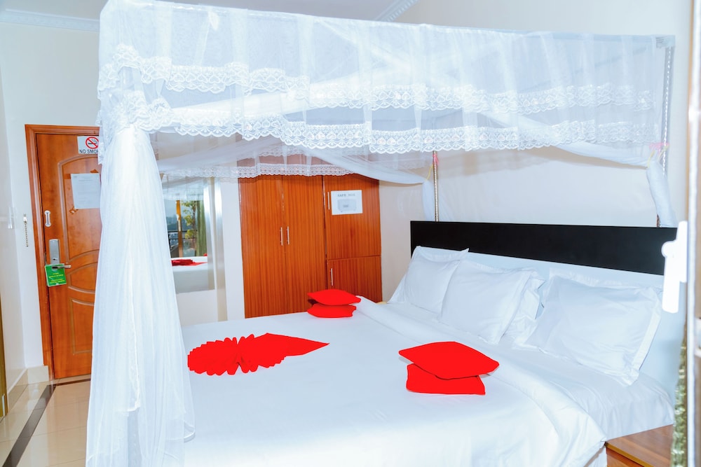 DELUXE, DOUBLE BED