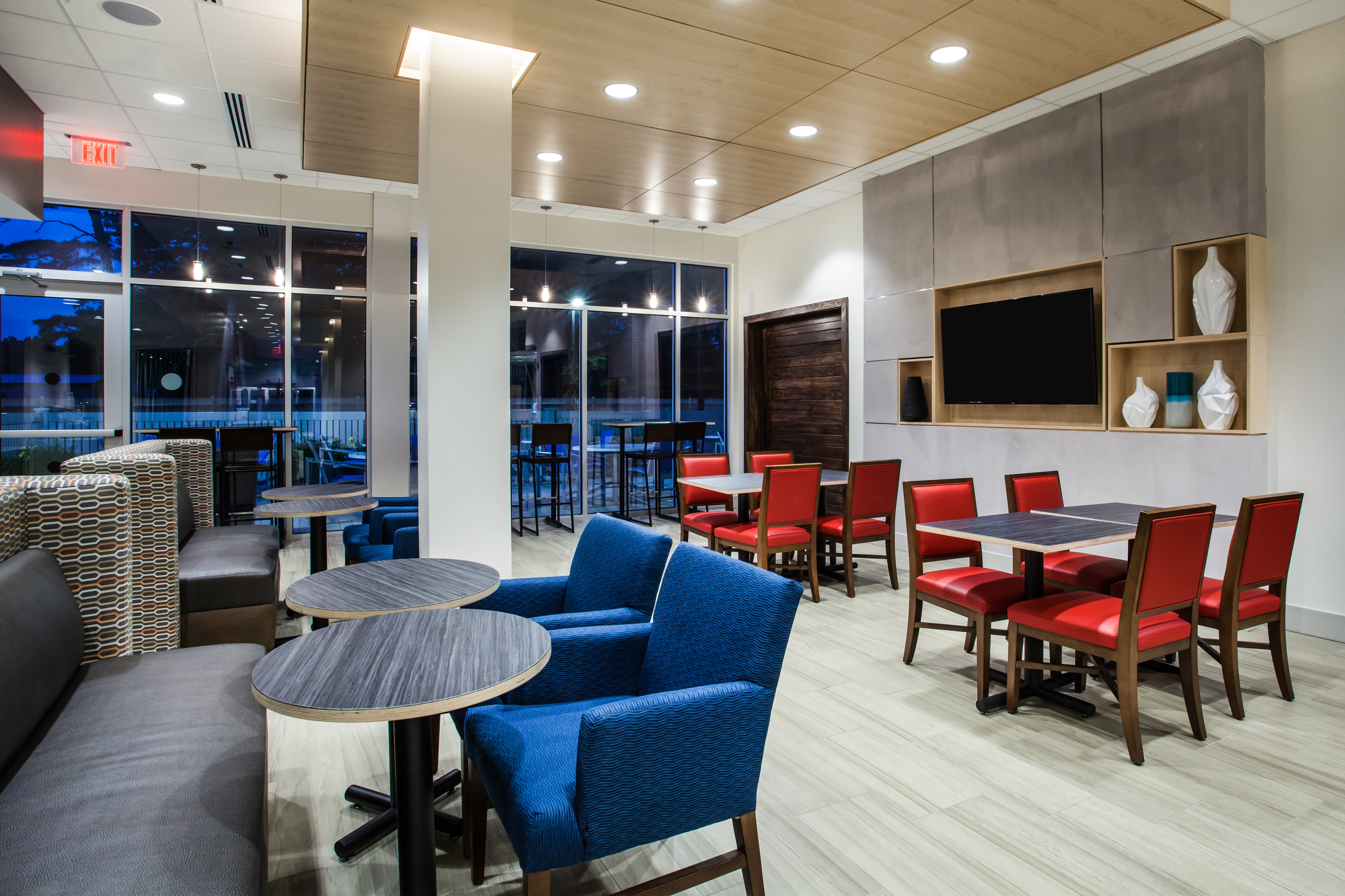 Holiday Inn Express & Suites Queensbury - Lake George Area 52/71