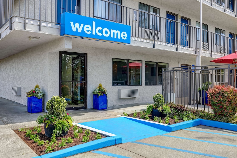 Motel6 Kirkland, WA - North Kirkland 1/58