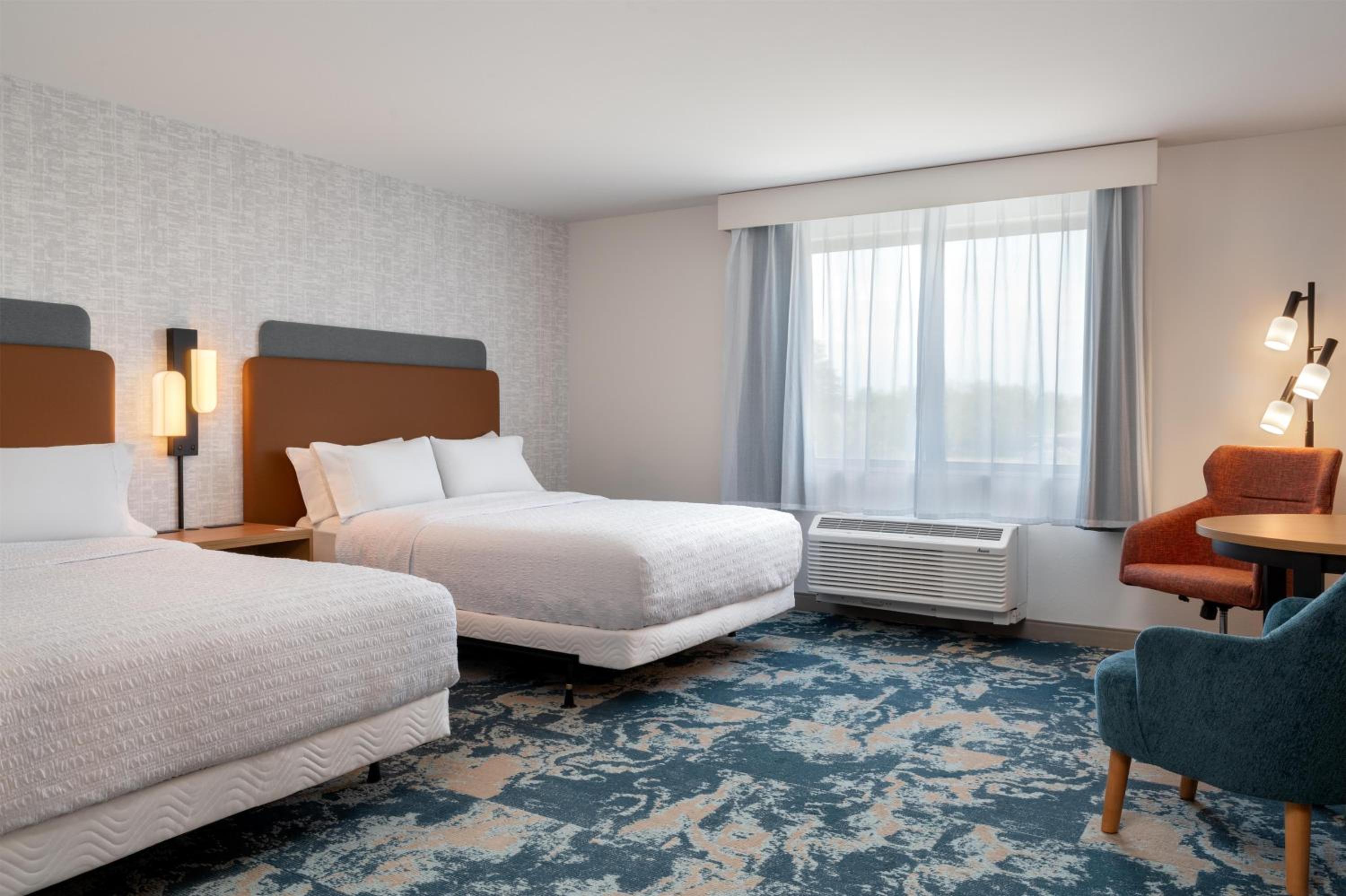 Room, 2 Queen Beds, Bathtub, Accessible