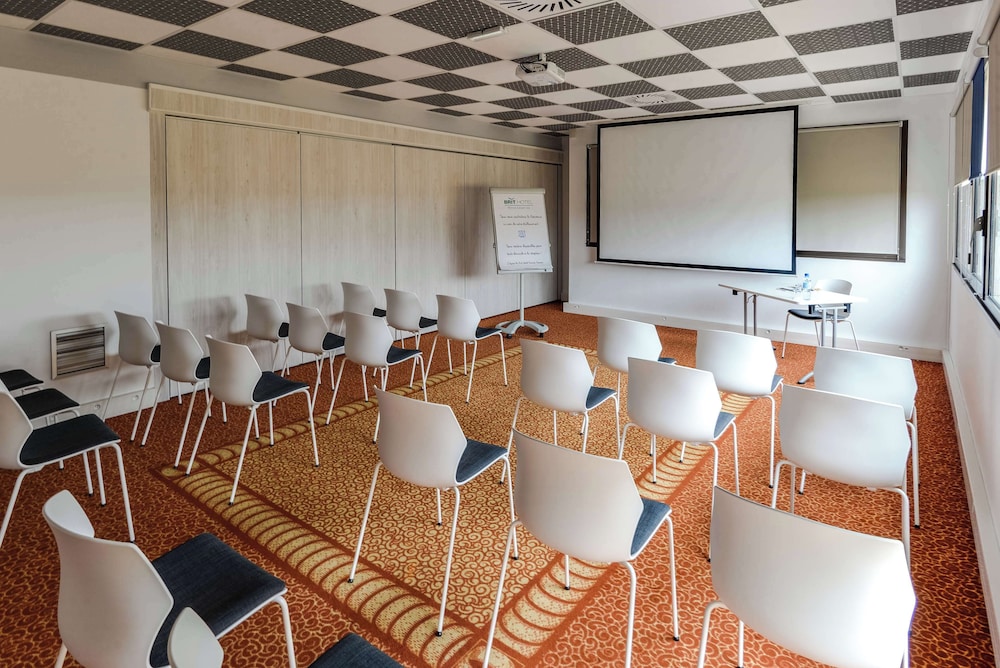Brit Hotel Rennes Cesson - Le Floreal 54/66