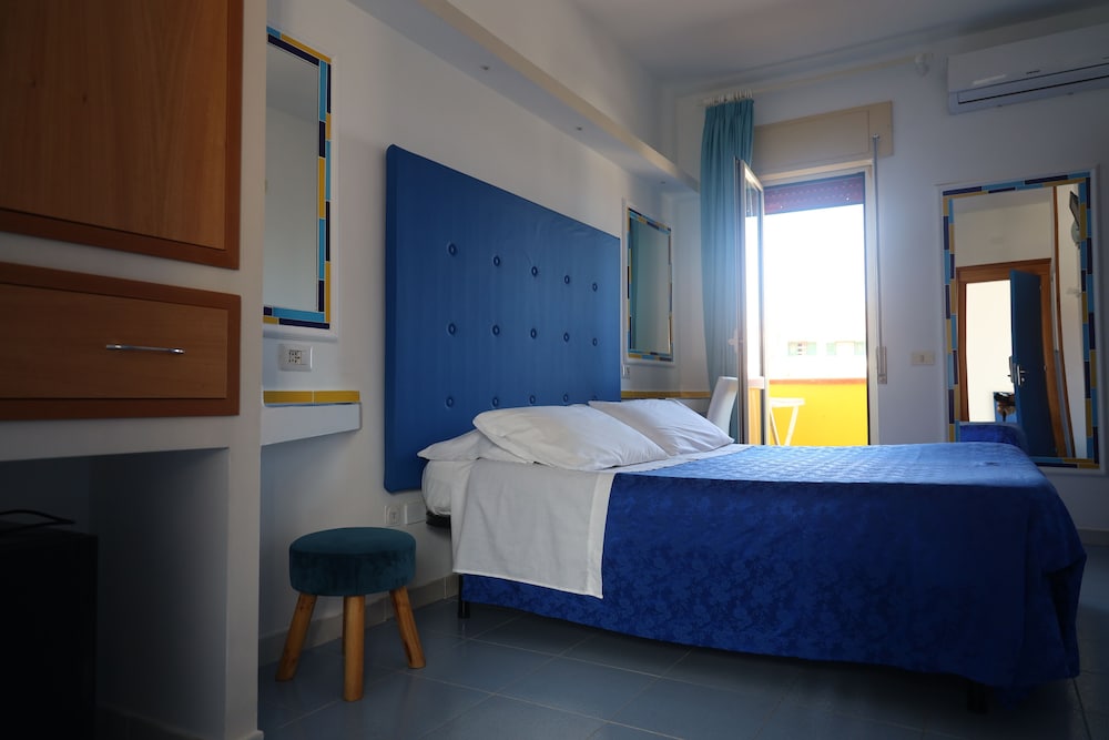 CRISTINA HOTEL 14/50