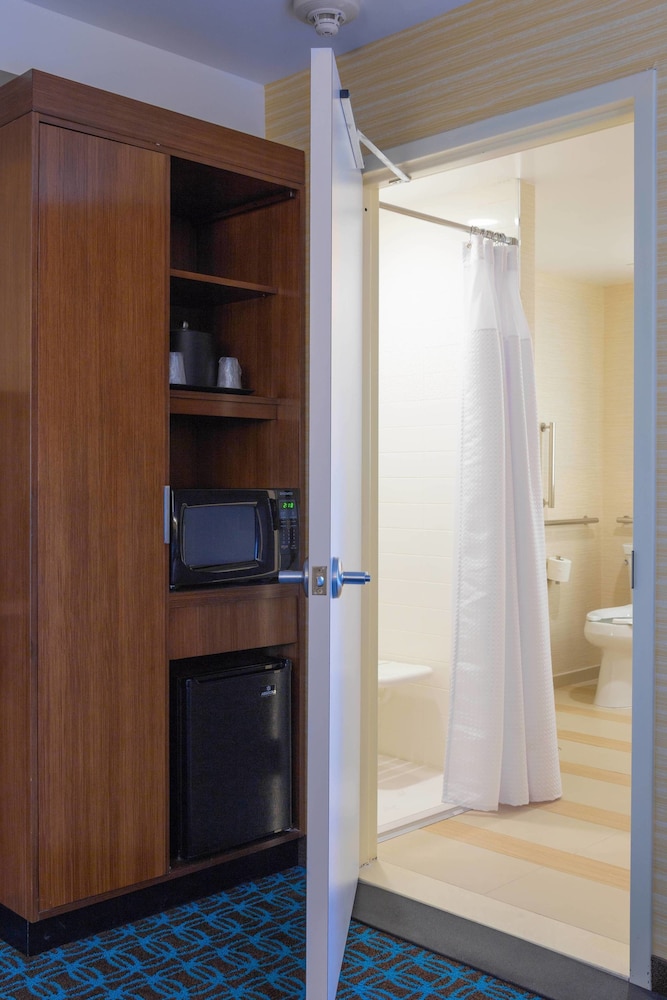 Fairfield Inn Suites New York Queens Fresh Meadows 19/43