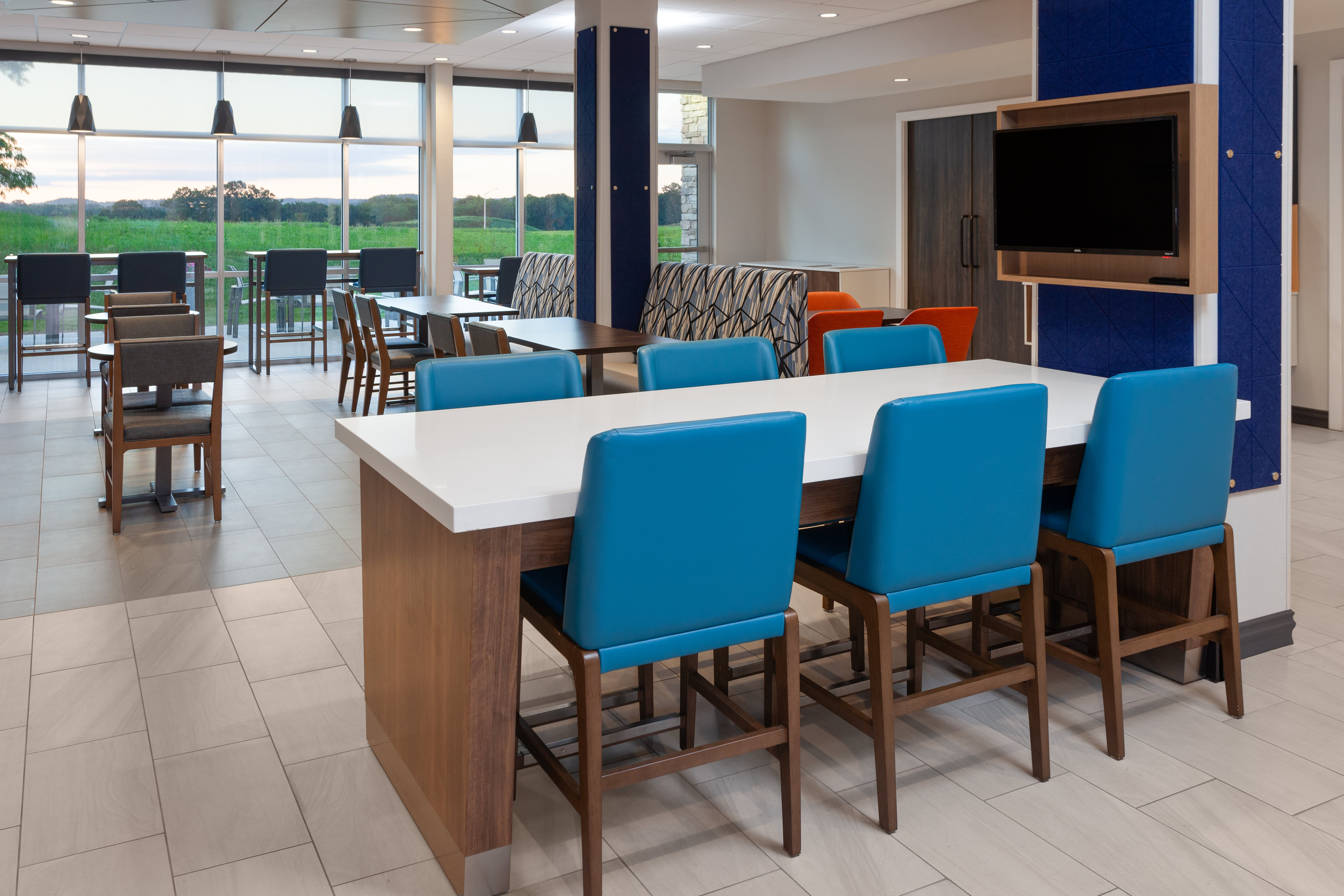 Holiday Inn Express & Suites Reedsburg - Dells Area 56/64