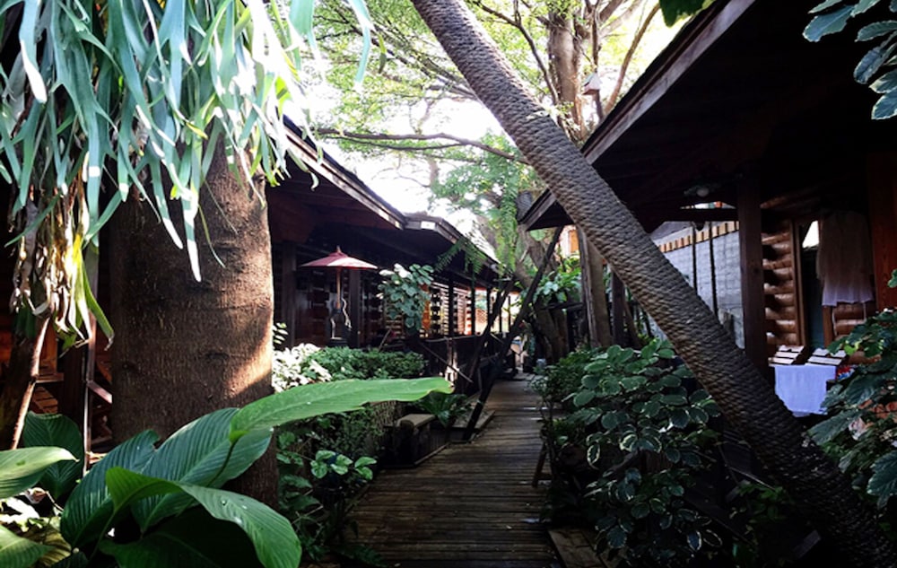 Loghome Boutique 66/71