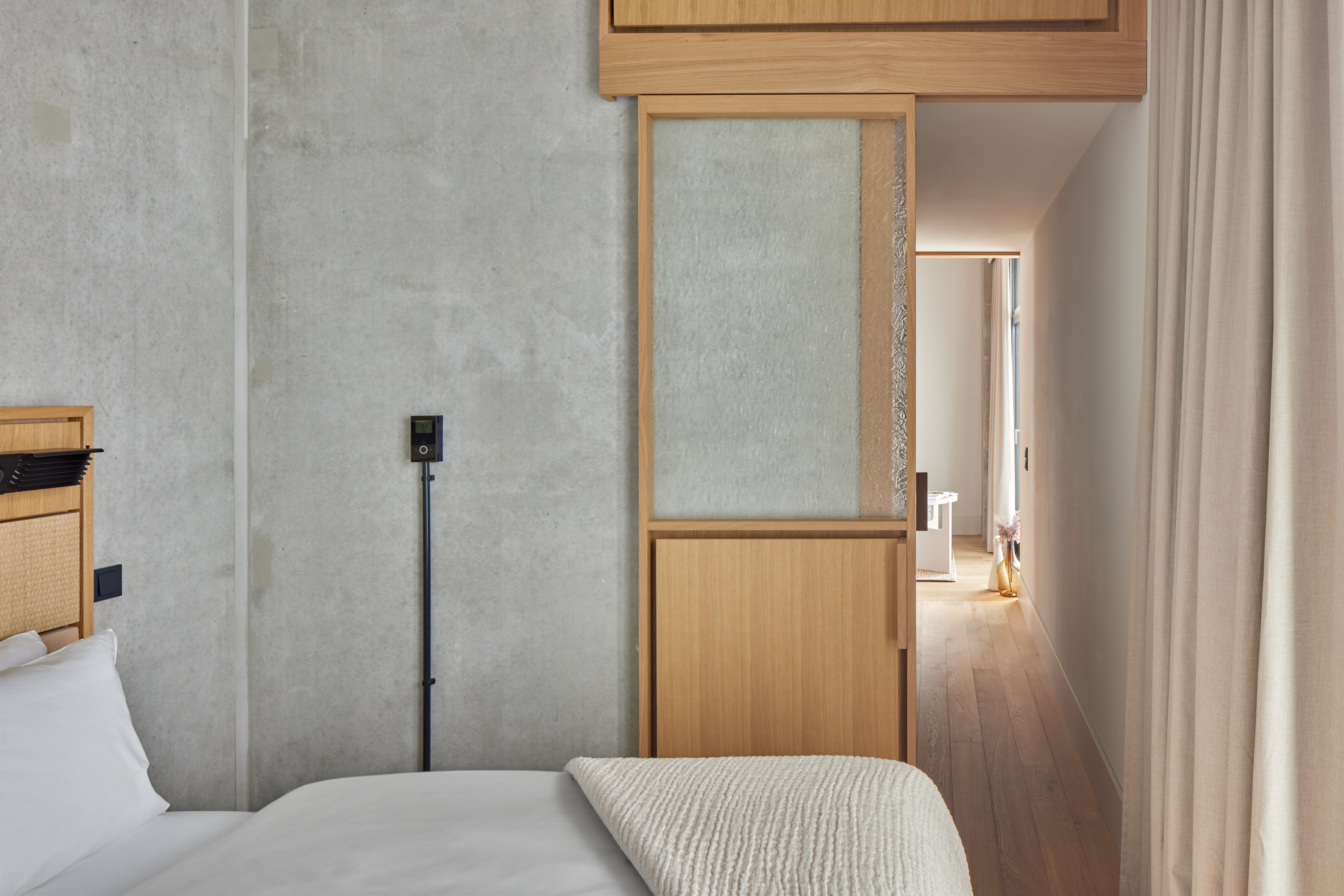 1 BEDROOM, SUITE