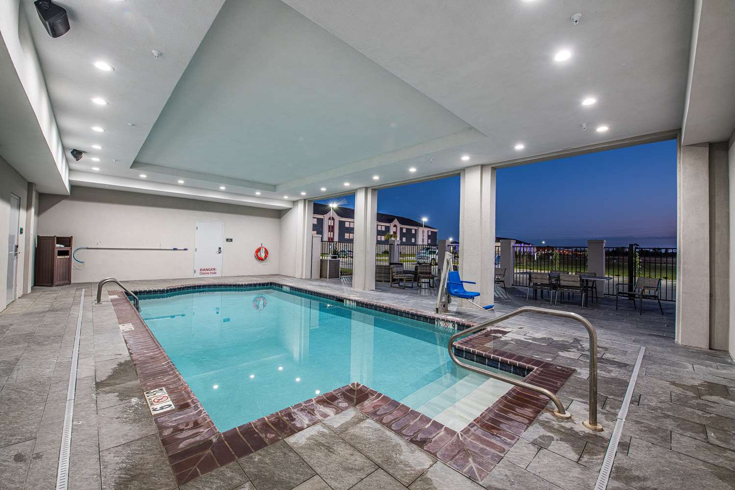 Double Tree By Hilton Sulphur Lake Charles 30/67