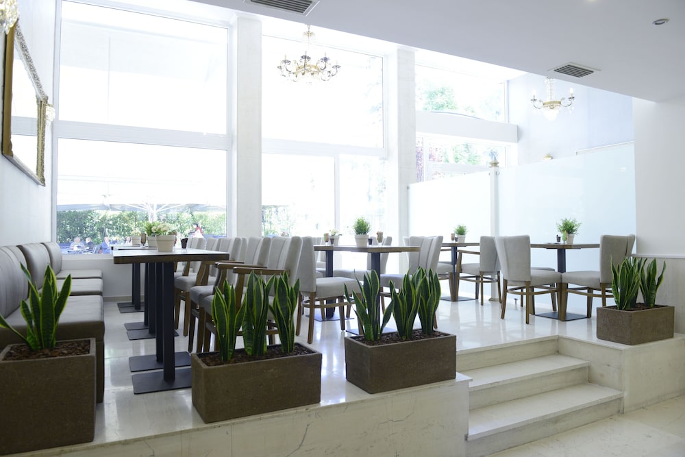 Phidias Hotel 53/69
