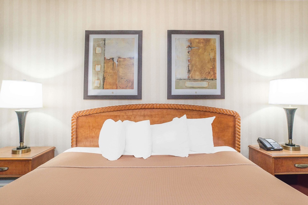 Howard Johnson by Wyndham Atlantic City 28/40