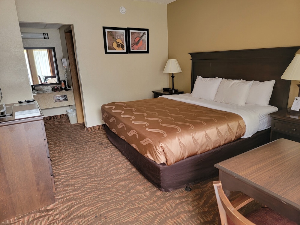 ROOM, KING BED