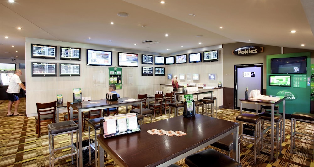 Nightcap at Edge Hill Tavern 38/60