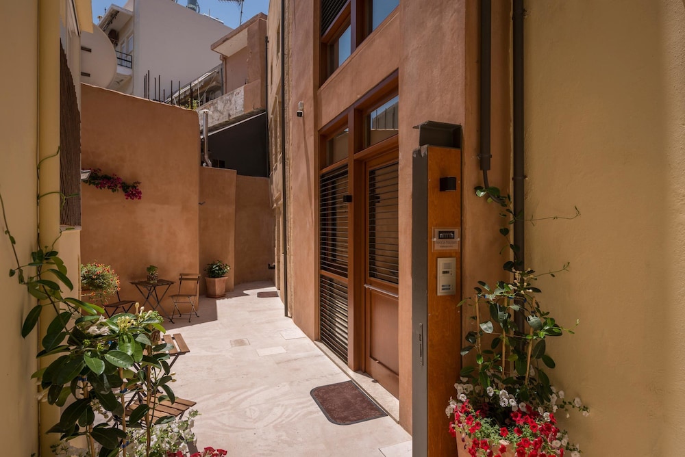 Neoria Houses 39/50