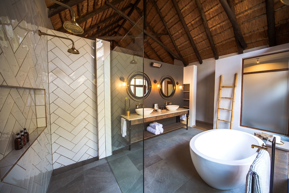 Nkala Safari Lodge 39/43
