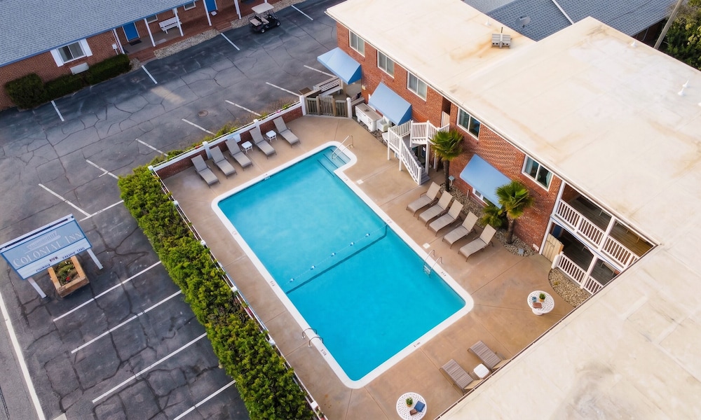 Colonial Inn Motel 41/77