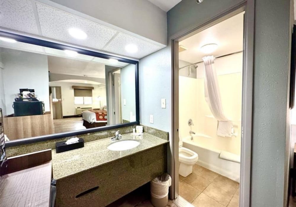غرفة قياسية بسرير كوين مع أريكة، SureStay Plus by Best Western Cannon A.F.B. 6/7