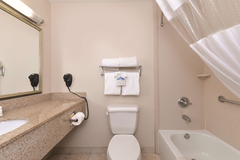 La Quinta Inn & Suites by Wyndham Ruidoso Downs 14/55