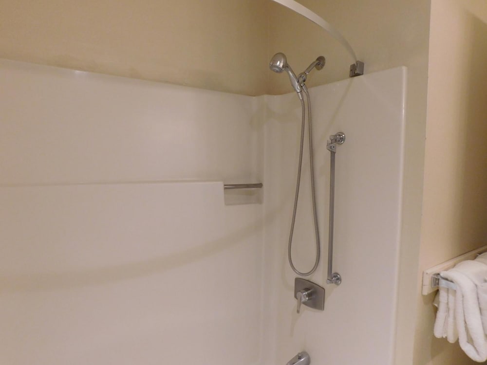 Pacific Gardens Inn 64/64
