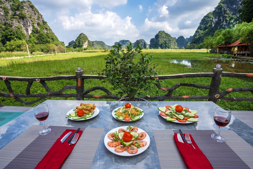 Lotus Field Homestay 24/50
