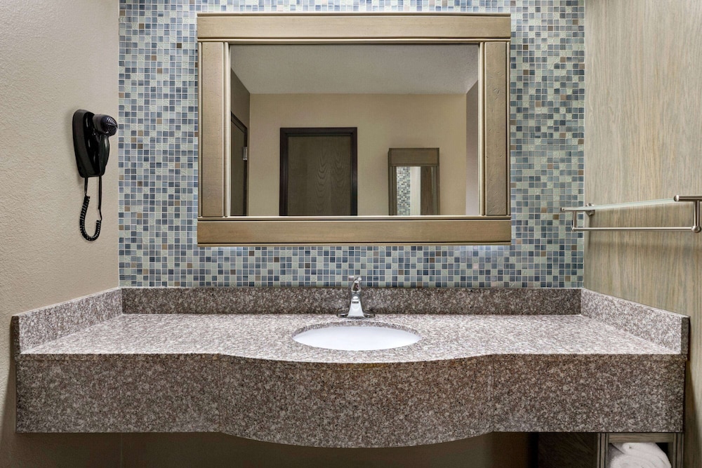 Travelodge by Wyndham Coffeyville 45/48