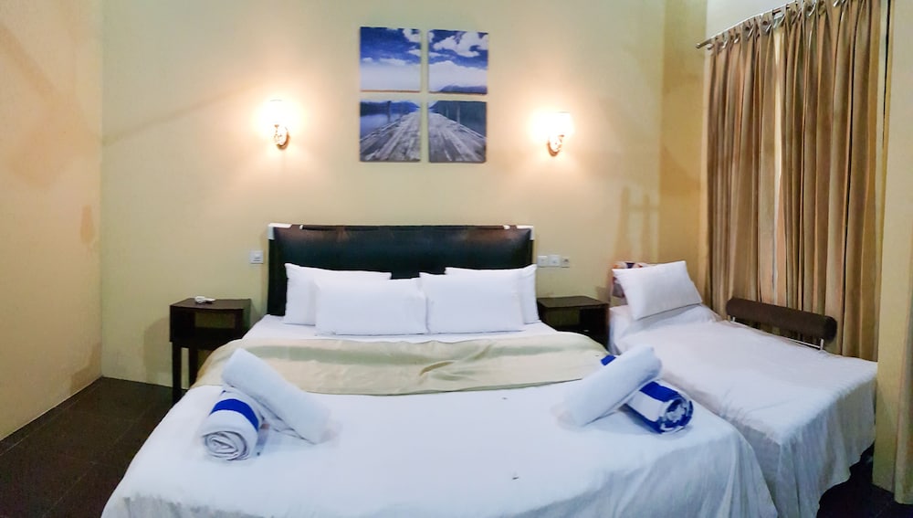 DELUXE, QUEEN BED, POOL VIEW, POOL SIDE