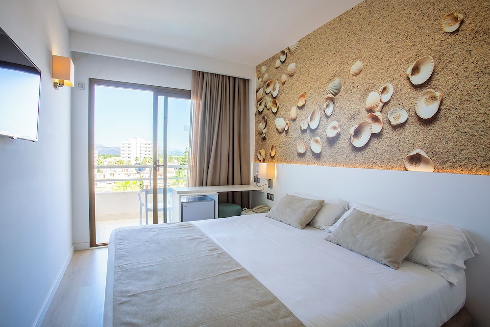 STANDARD, DOUBLE OR TWIN BED, BALCONY