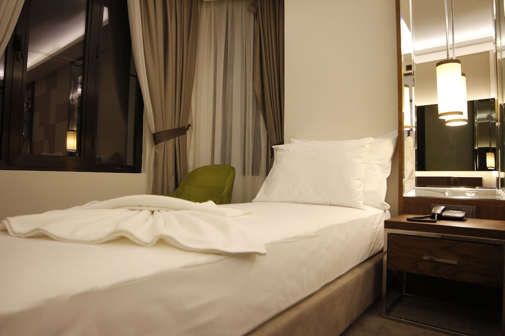 The Biancho Hotel Pera 37/73
