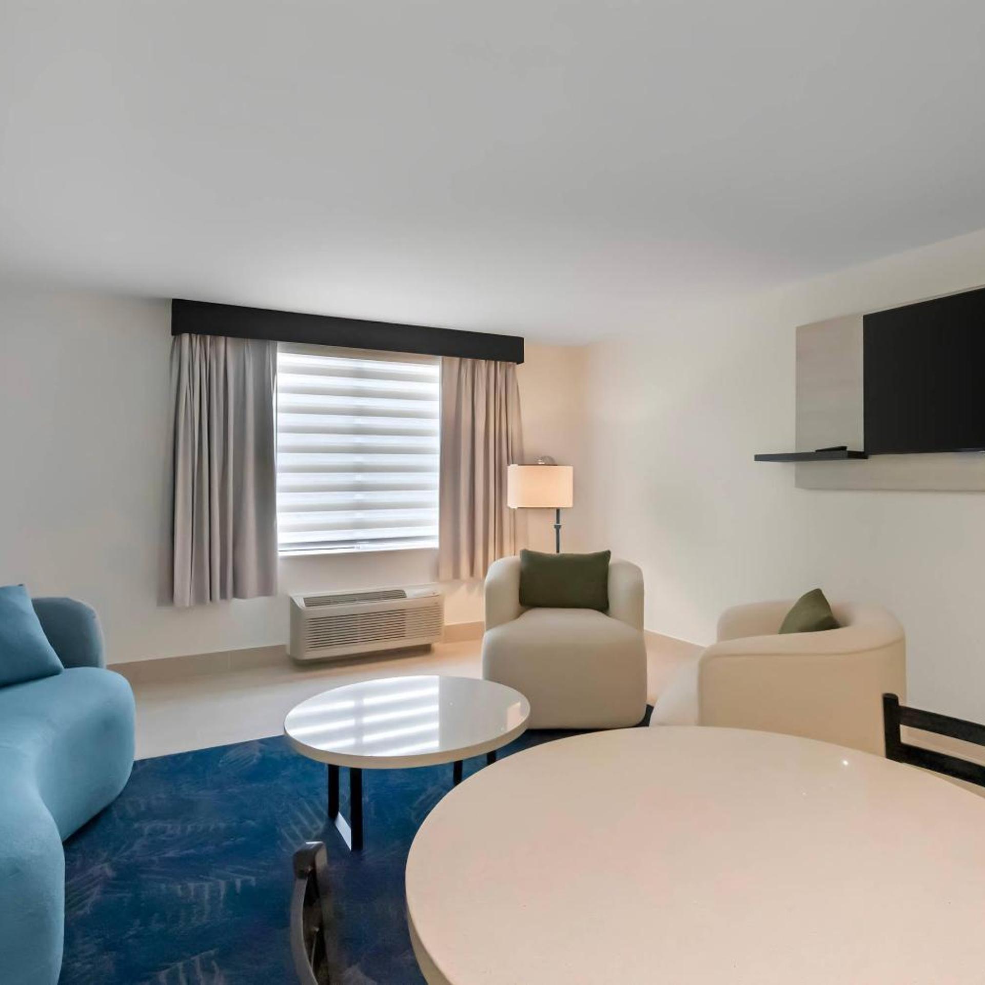 Efficiency, Suite, King Bed