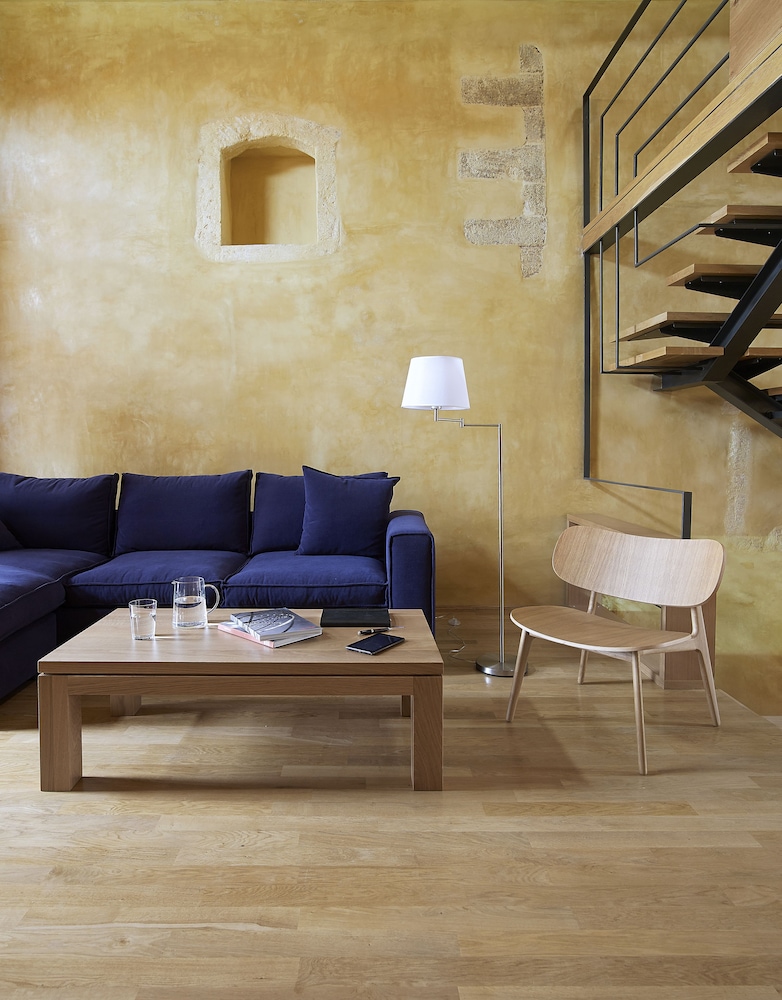 Dorotheou House 25/27