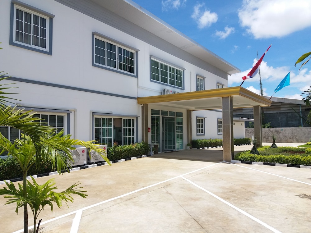 Montara Hotel & Resort Korat 4/30