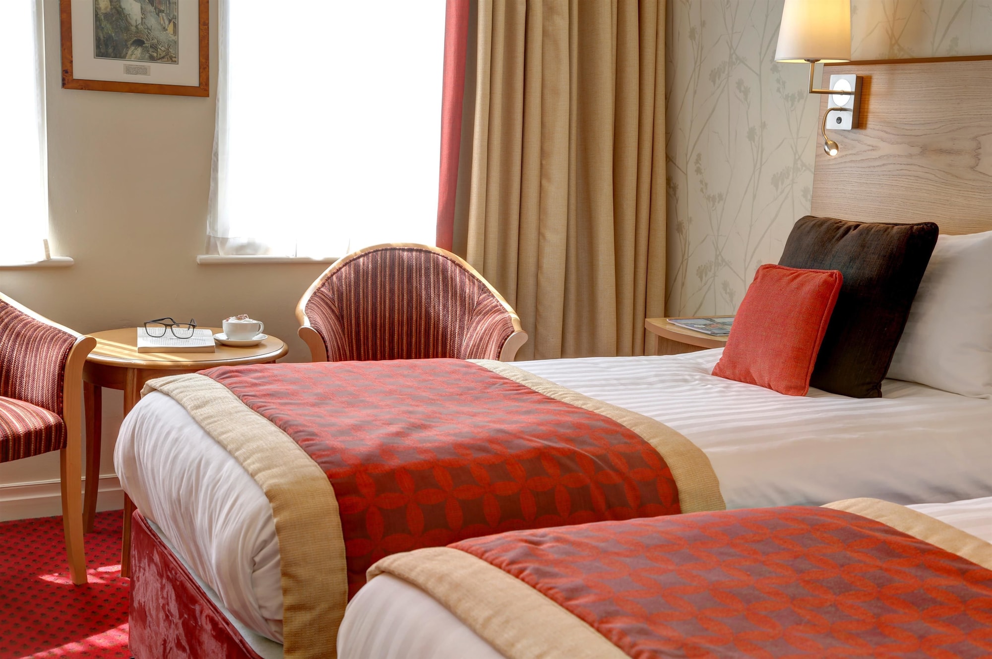 COMFORT, TWIN BEDS