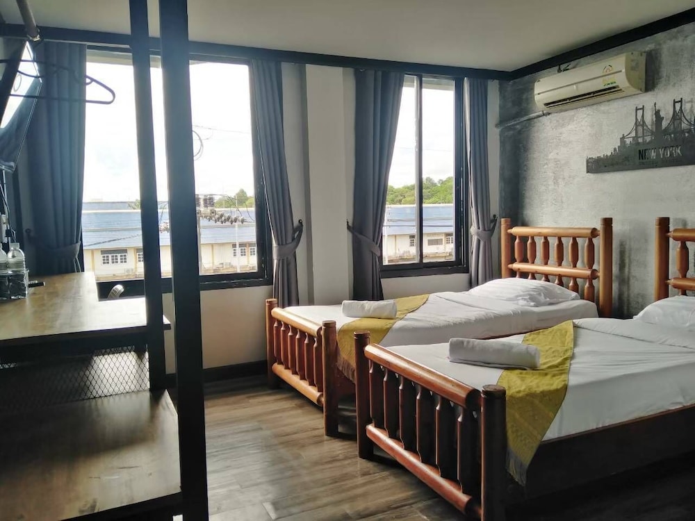 Pimpimarn Beach Hotel 16/66