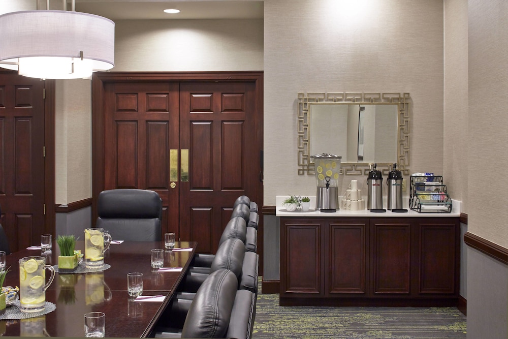 Residence Inn Milwaukee Downtown by Marriott 54/54
