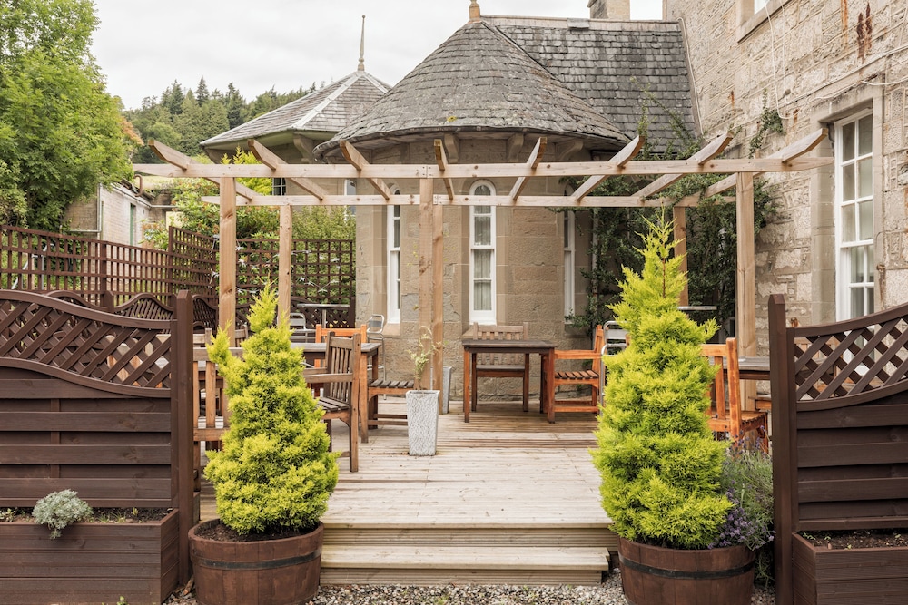 Tulloch Castle Hotel 64/67