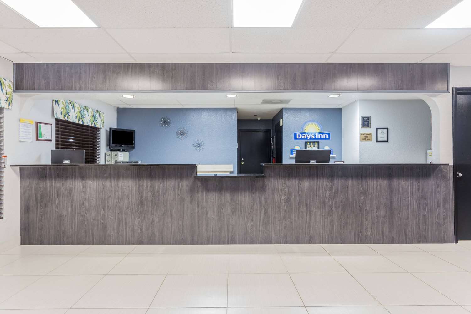 Days Inn by Wyndham Sarasota I-75 1/15