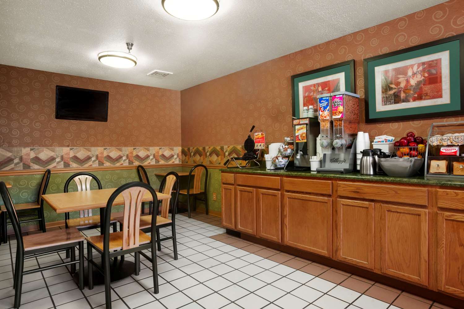 Super 8 By Wyndham Peoria East 13/25