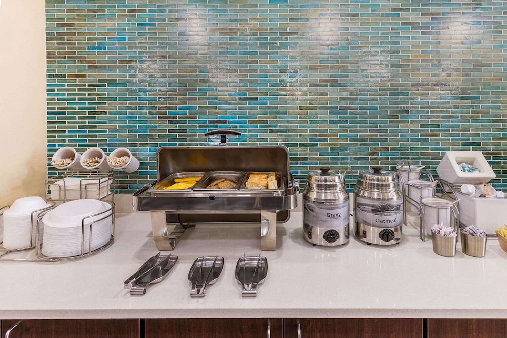 La Quinta Inn & Suites by Wyndham Artesia 39/58