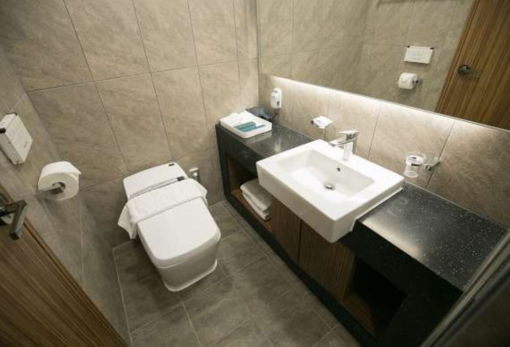 Western Grace Hotel 13/60