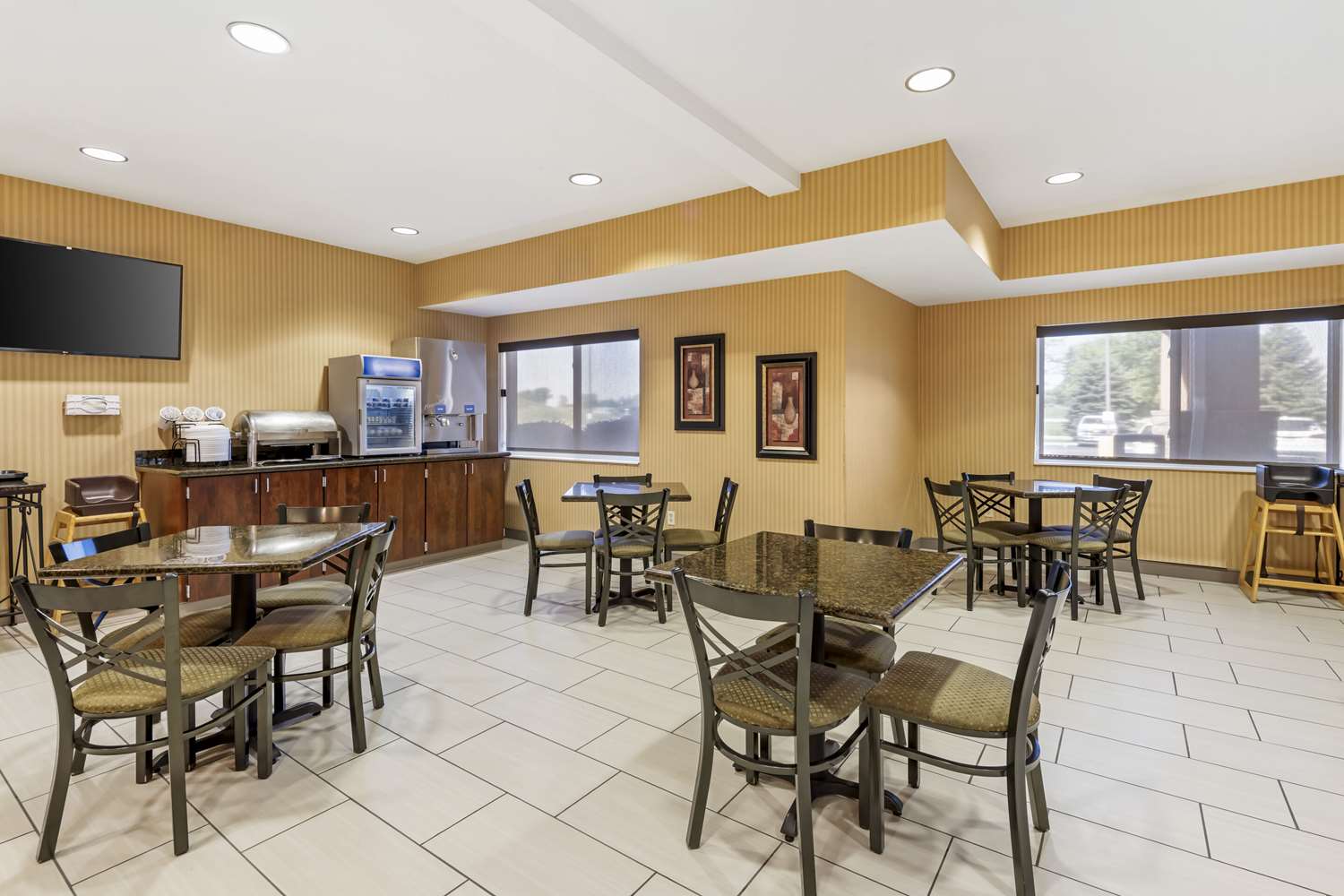 Comfort Inn Albert Lea at Trails Travel Center 31/42