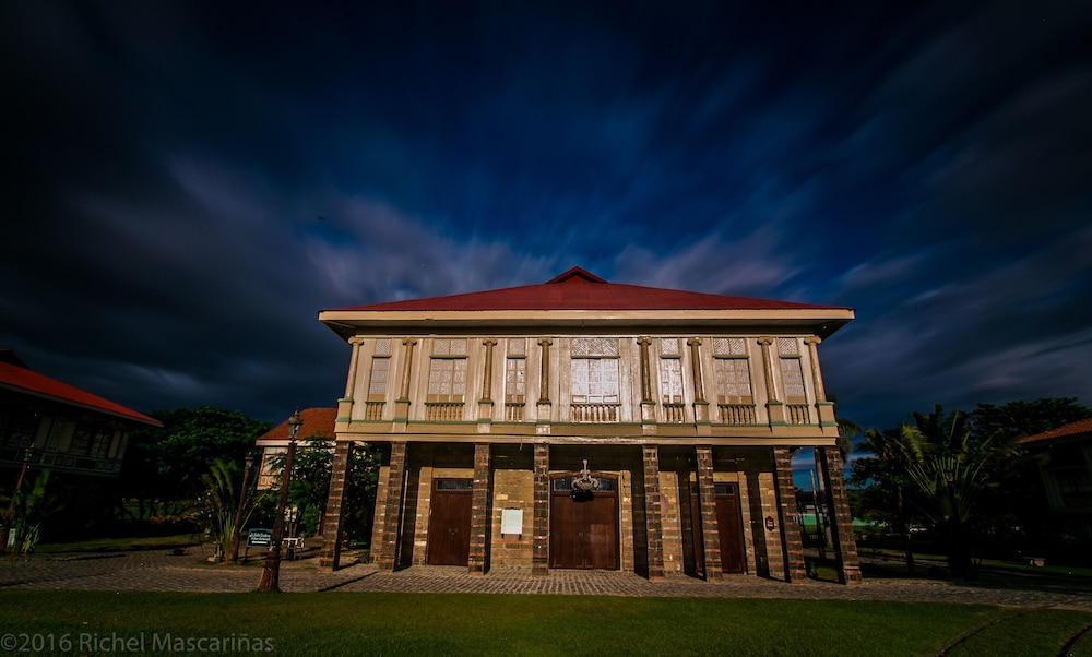 Las Casas Filipinas De Acuzar 1/50