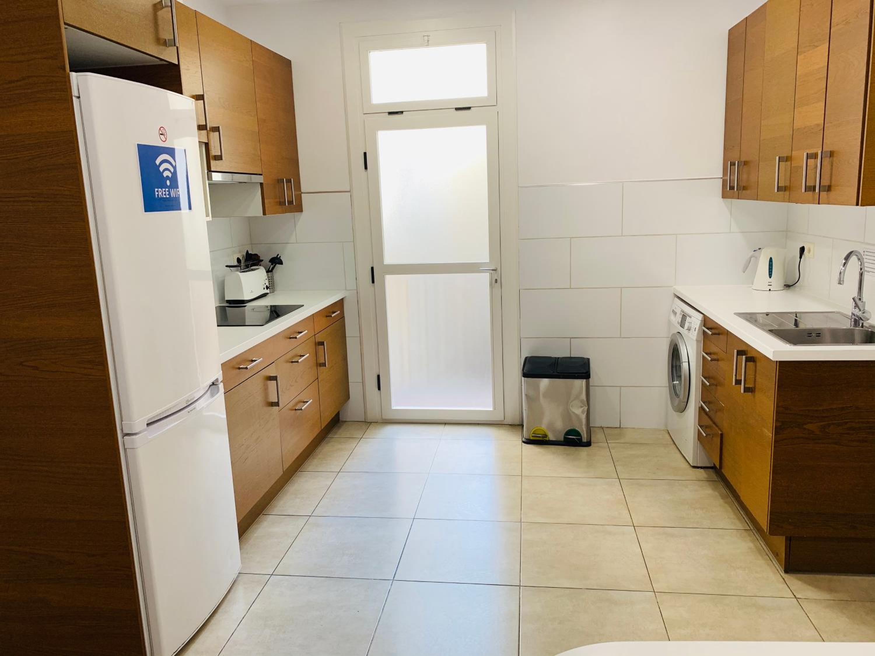 Super Balmes Guest House 16/16