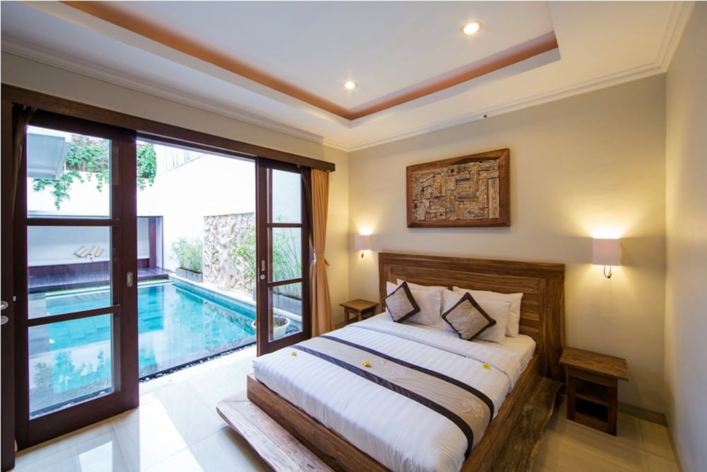 White Lotus Villa 8/50
