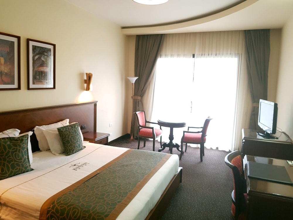 Madisson Hotel 17/60