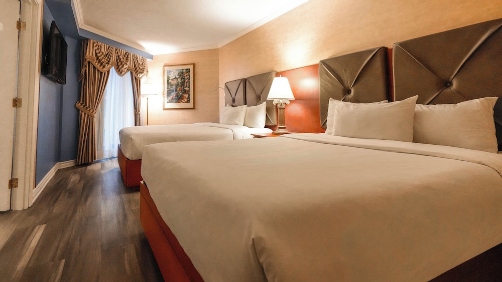 INTERIOR, FAMILY SUITE, GARDEN, 2 QUEEN BEDS, SOFA, BALCONY