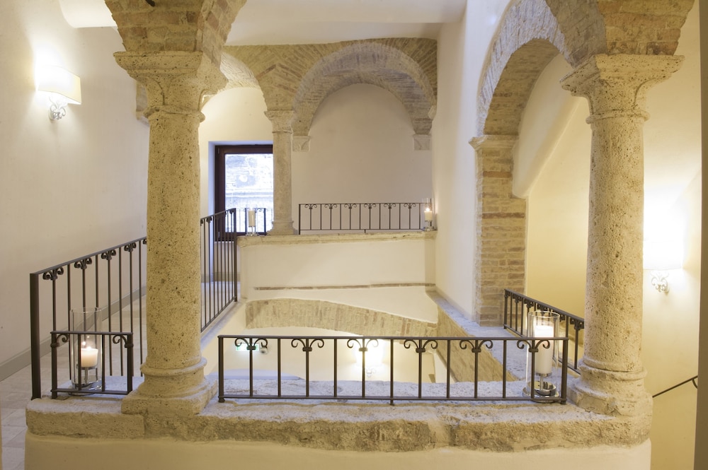 Palazzo Dei Mercanti 5/50