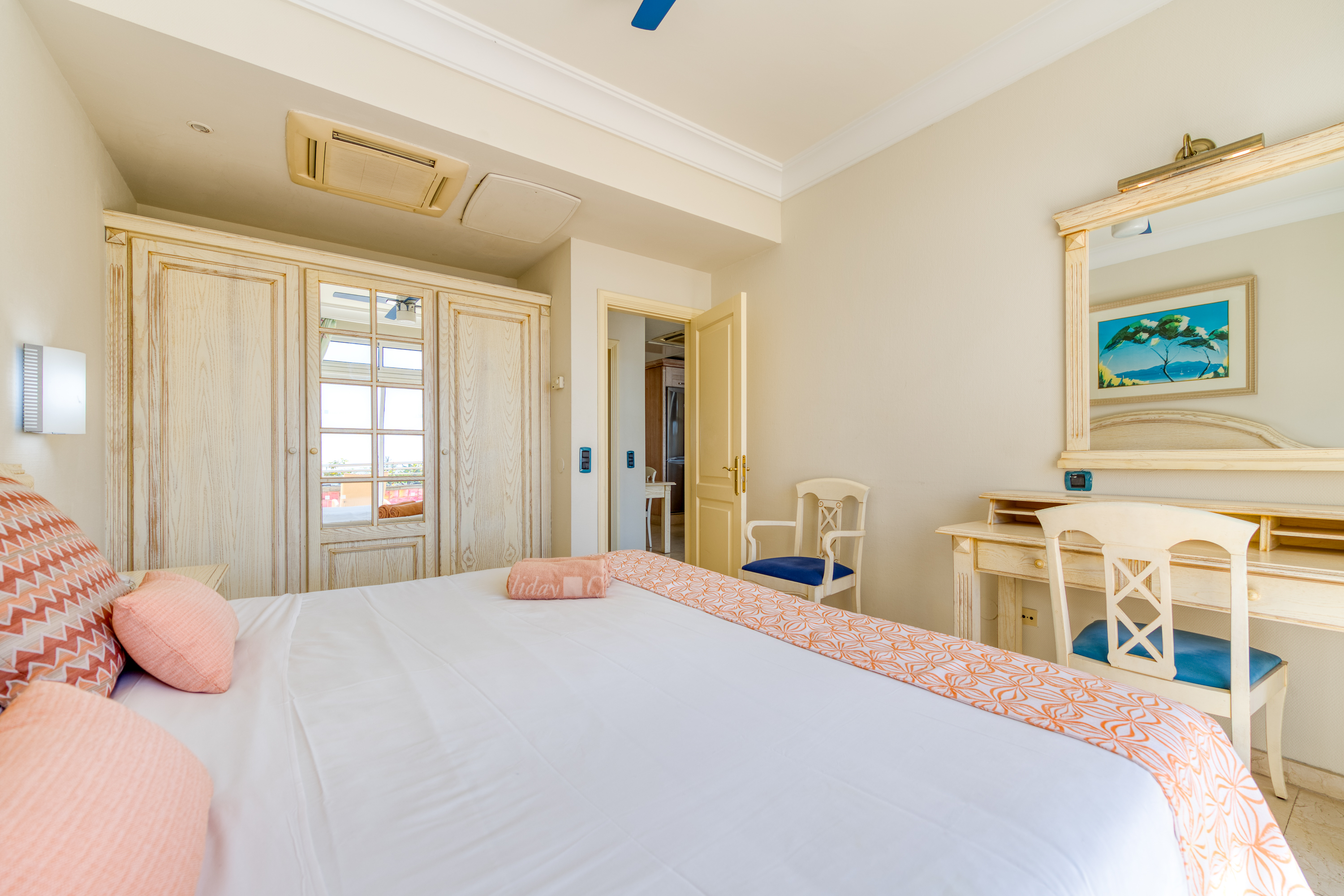 2 BEDROOMS, SUITE, JETTED TUB