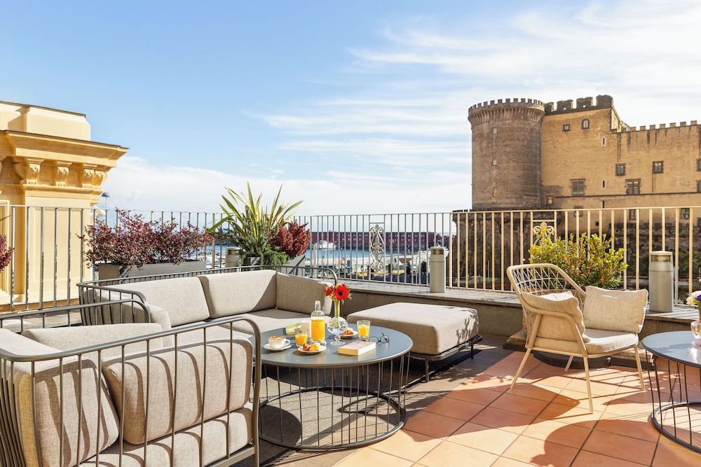 Mercure Napoli Centro Angioino 29/47
